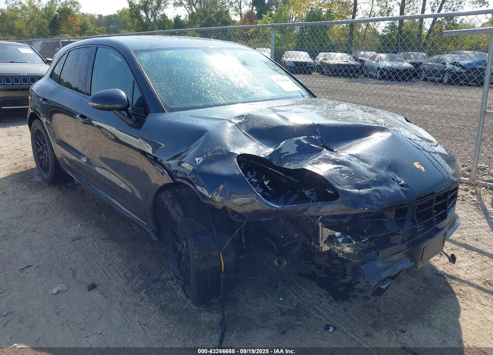 2017 PORSCHE MACAN VIN: WP1AG2A57HLB51982