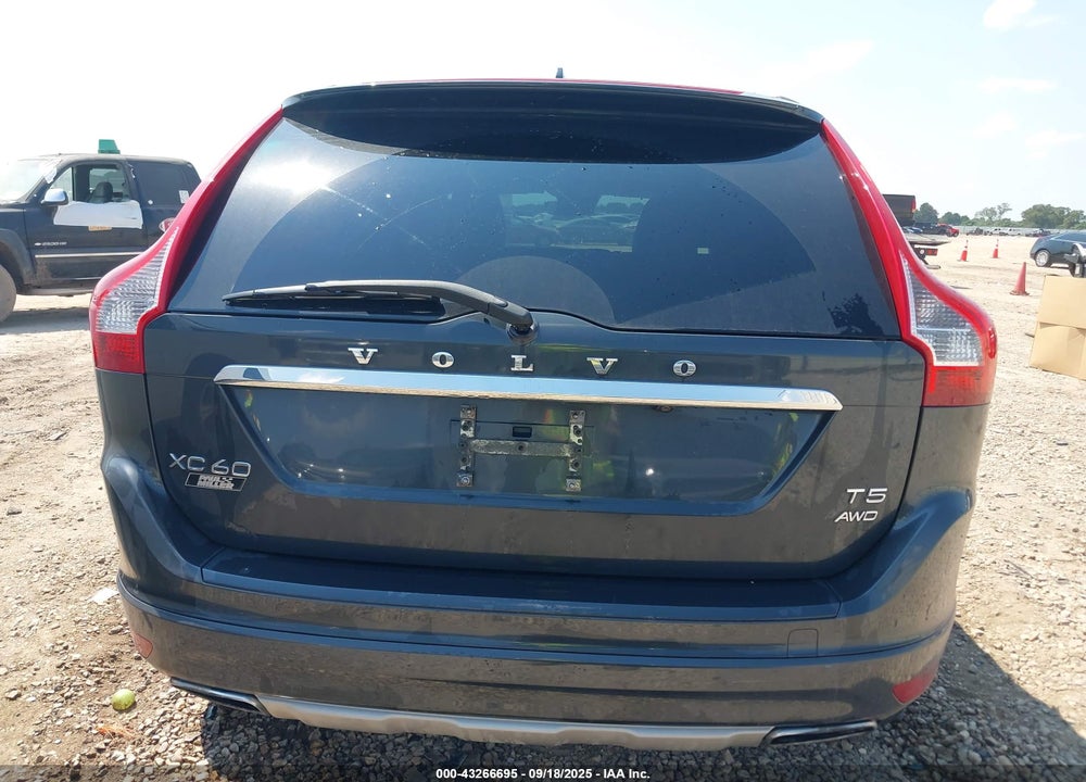 2016 VOLVO XC60 VIN: YV4612RK9G2814702