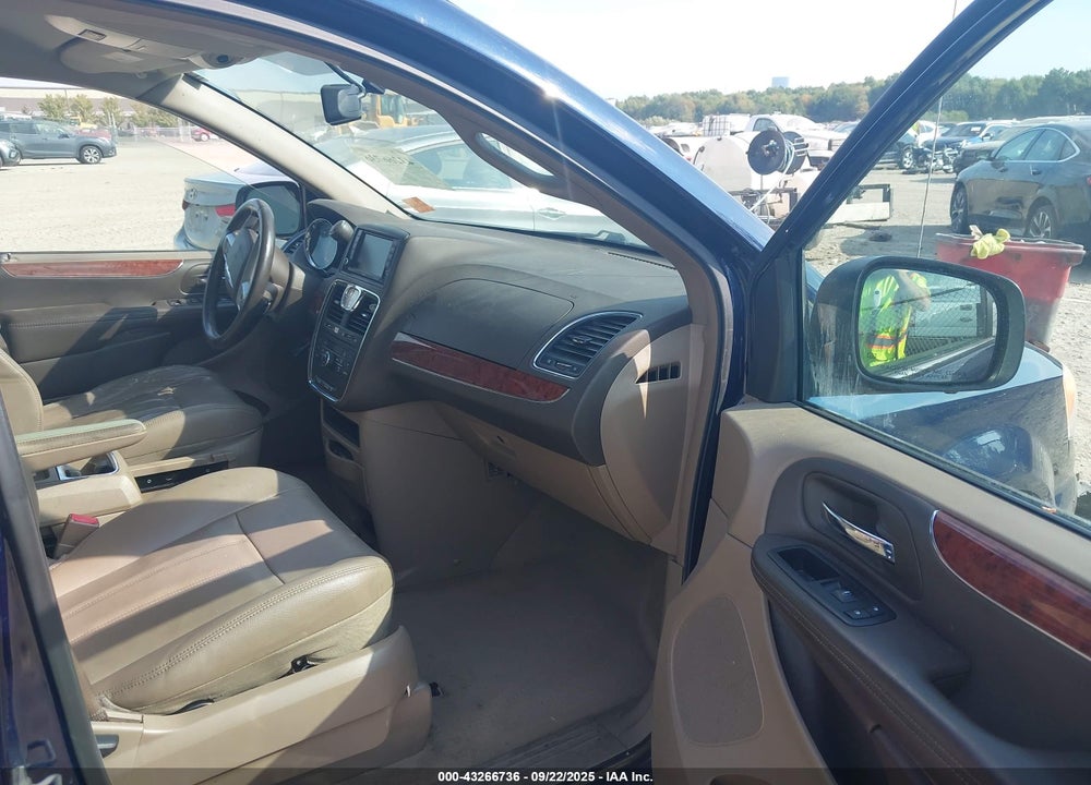 2013 CHRYSLER TOWN & COUNTRY VIN: 2C4RC1BG2DR663628