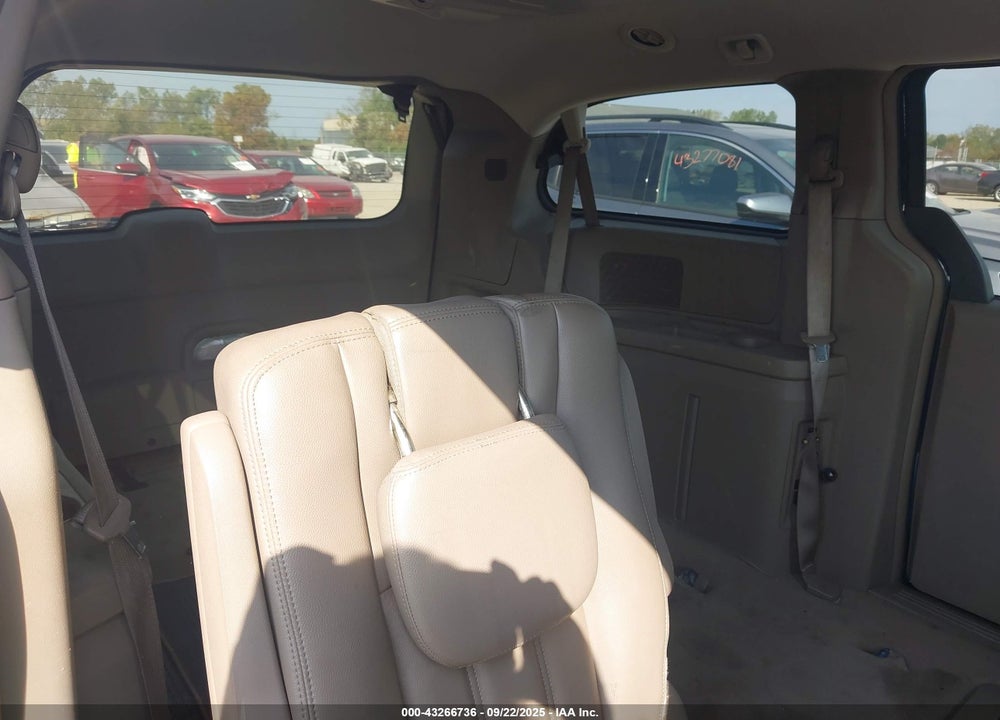 2013 CHRYSLER TOWN & COUNTRY VIN: 2C4RC1BG2DR663628