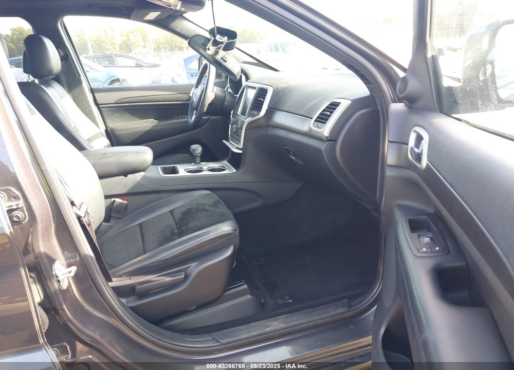 2015 JEEP GRAND CHEROKEE VIN: 1C4RJEAG3FC136921