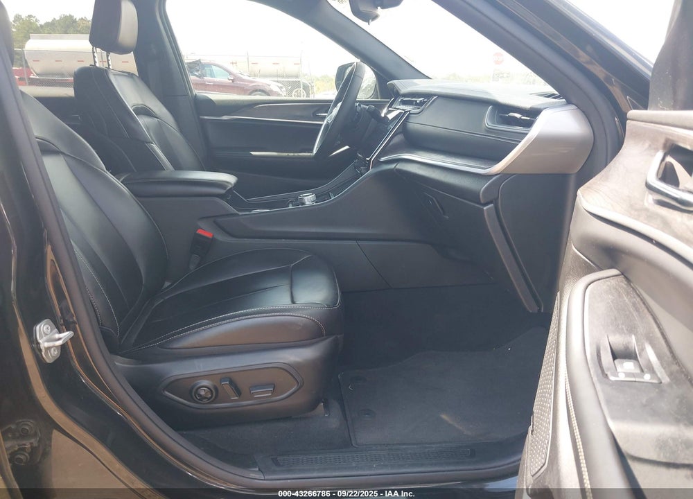 2024 JEEP GRAND CHEROKEE 4XE VIN: 1C4RJYB66R8532002