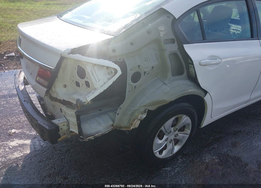 2013 HONDA CIVIC LX VIN: 2HGFB2F58DH571810