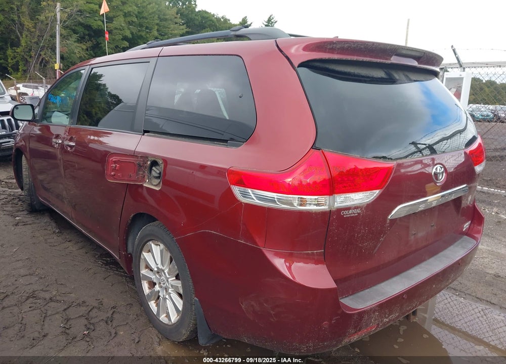 2011 TOYOTA SIENNA LIMITED VIN: 5TDDK3DC8BS004590