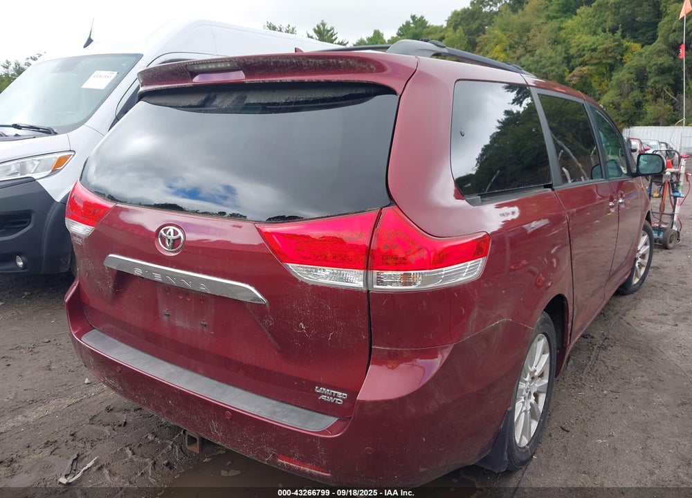 2011 TOYOTA SIENNA LIMITED VIN: 5TDDK3DC8BS004590