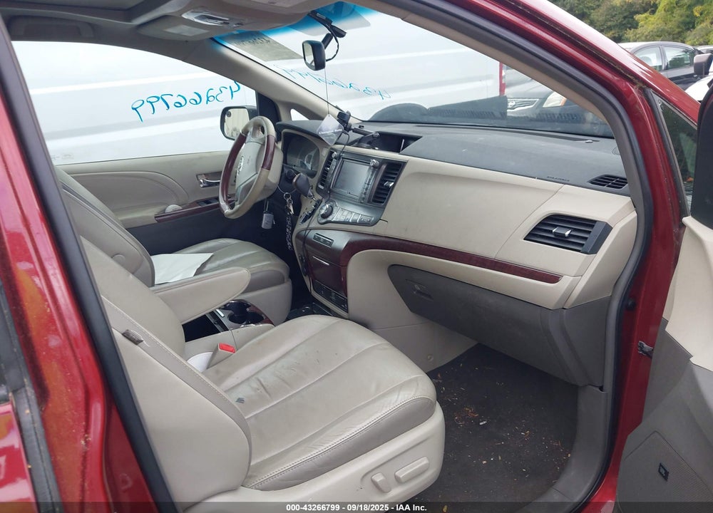 2011 TOYOTA SIENNA LIMITED VIN: 5TDDK3DC8BS004590