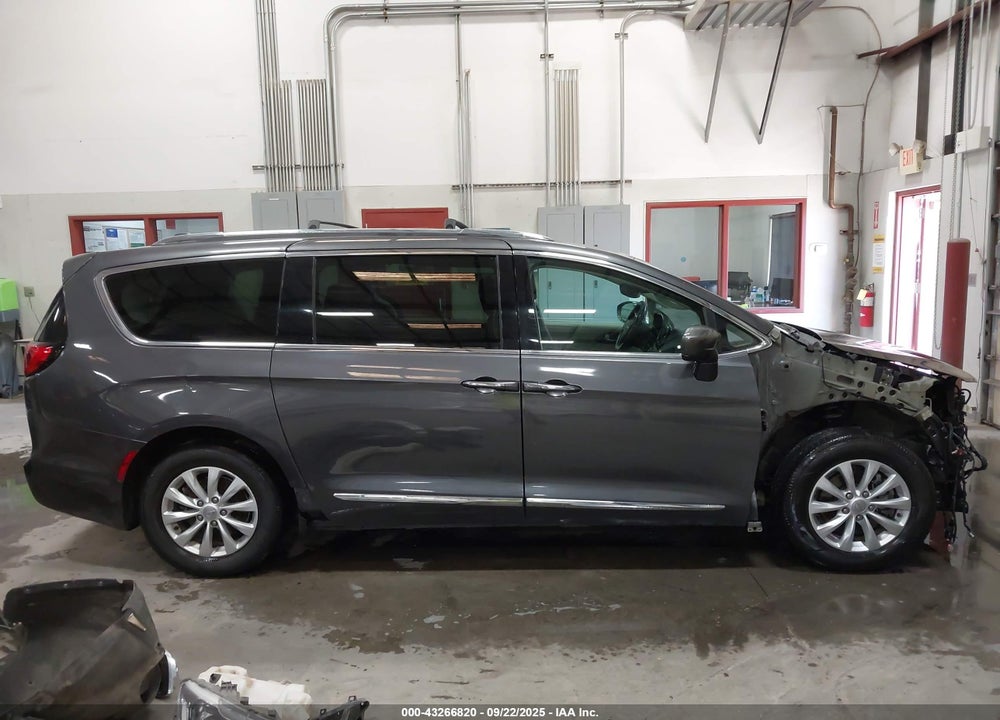 2018 CHRYSLER PACIFICA VIN: 2C4RC1BG5JR185801