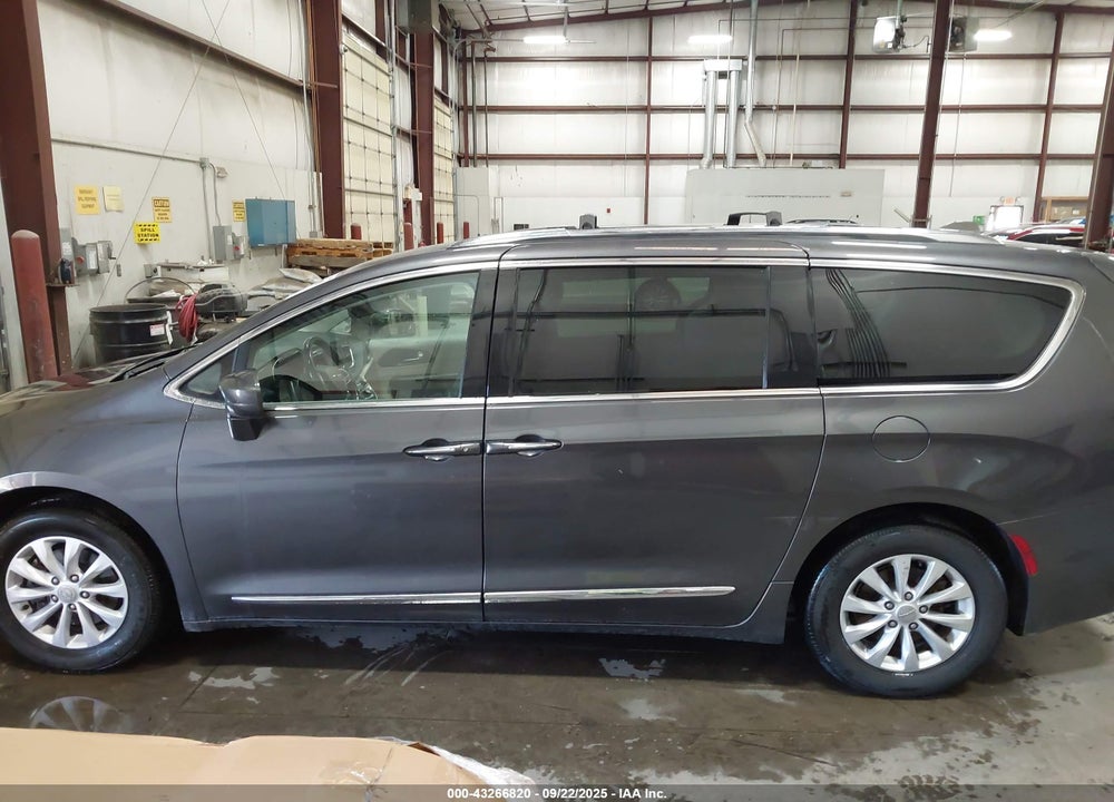 2018 CHRYSLER PACIFICA VIN: 2C4RC1BG5JR185801