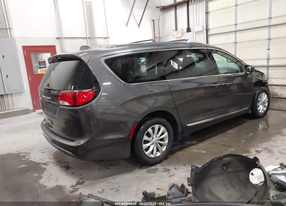 2018 CHRYSLER PACIFICA VIN: 2C4RC1BG5JR185801