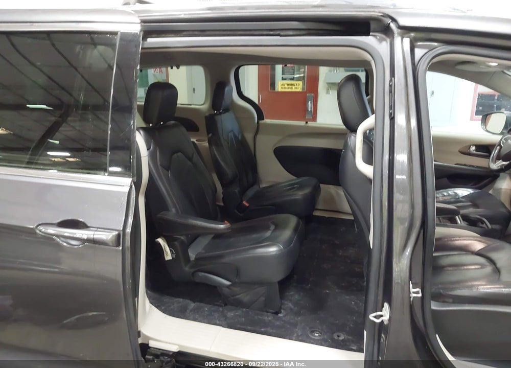 2018 CHRYSLER PACIFICA VIN: 2C4RC1BG5JR185801