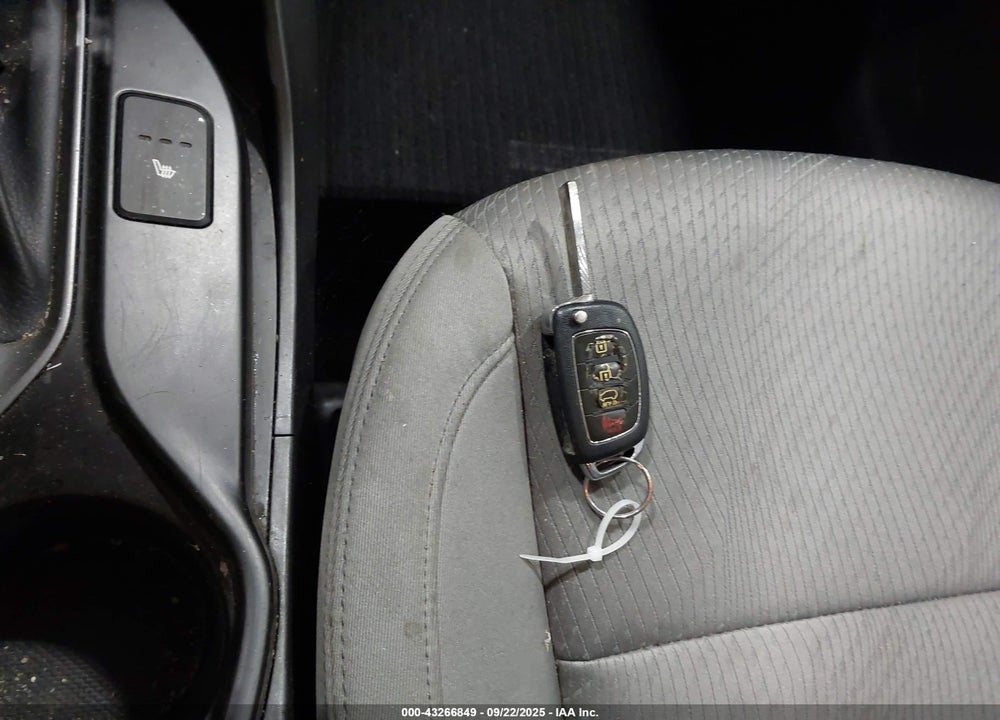 2015 HYUNDAI SANTA FE VIN: 5XYZU3LB4FG249740