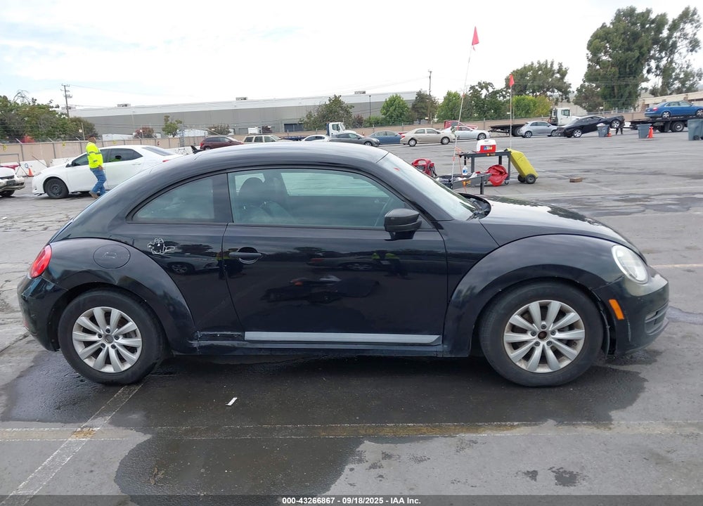 2016 VOLKSWAGEN BEETLE VIN: 3VWF17AT0GM609506