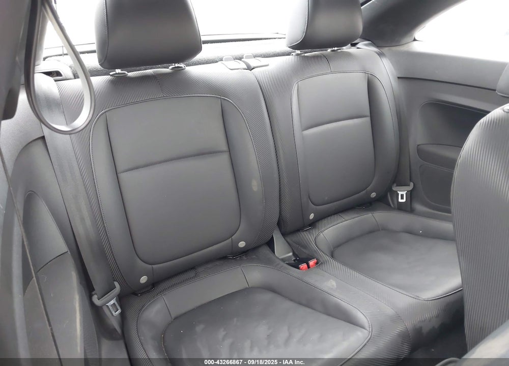 2016 VOLKSWAGEN BEETLE VIN: 3VWF17AT0GM609506