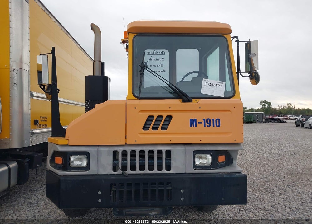 2017 OTTAWA T2 4X2 YARD TRUCK VIN: 345243