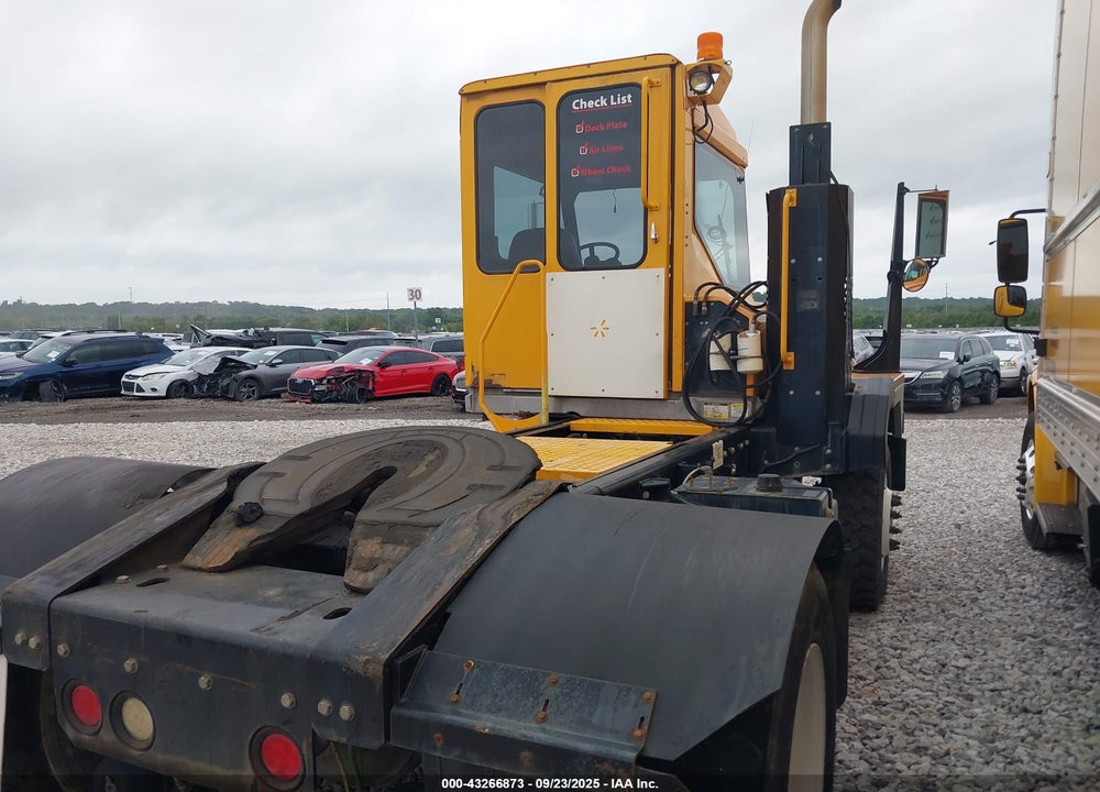 2017 OTTAWA T2 4X2 YARD TRUCK VIN: 345243