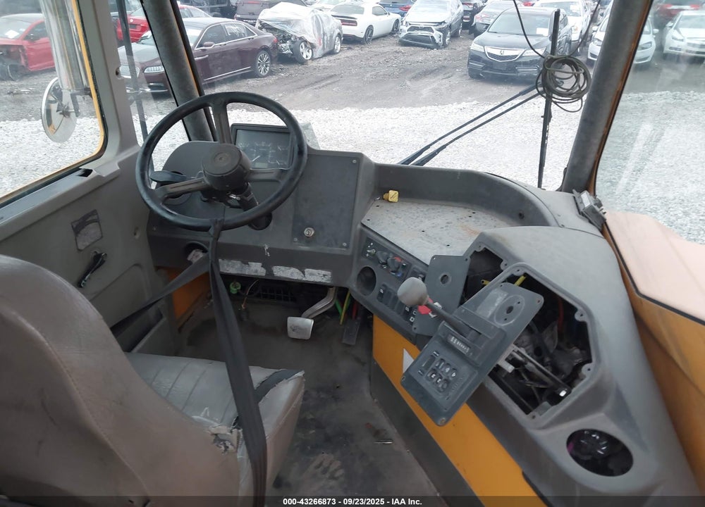 2017 OTTAWA T2 4X2 YARD TRUCK VIN: 345243