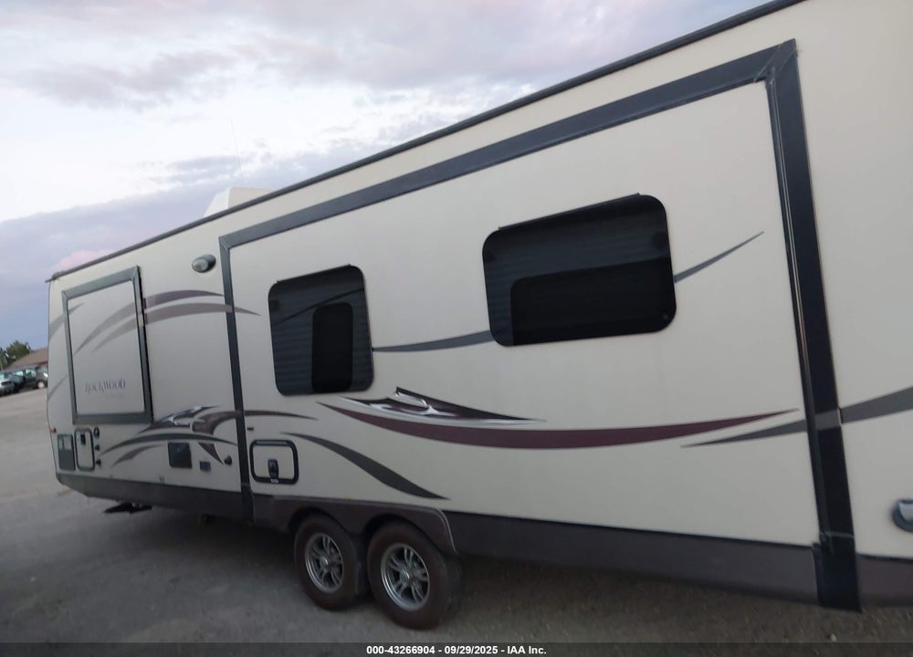2015 ROCKWOOD ULTRA LITE 2604WS TRAVEL TRAILER VIN: 4X4TRLB27FZ133100