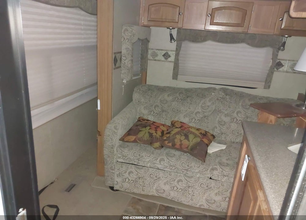 2015 ROCKWOOD ULTRA LITE 2604WS TRAVEL TRAILER VIN: 4X4TRLB27FZ133100