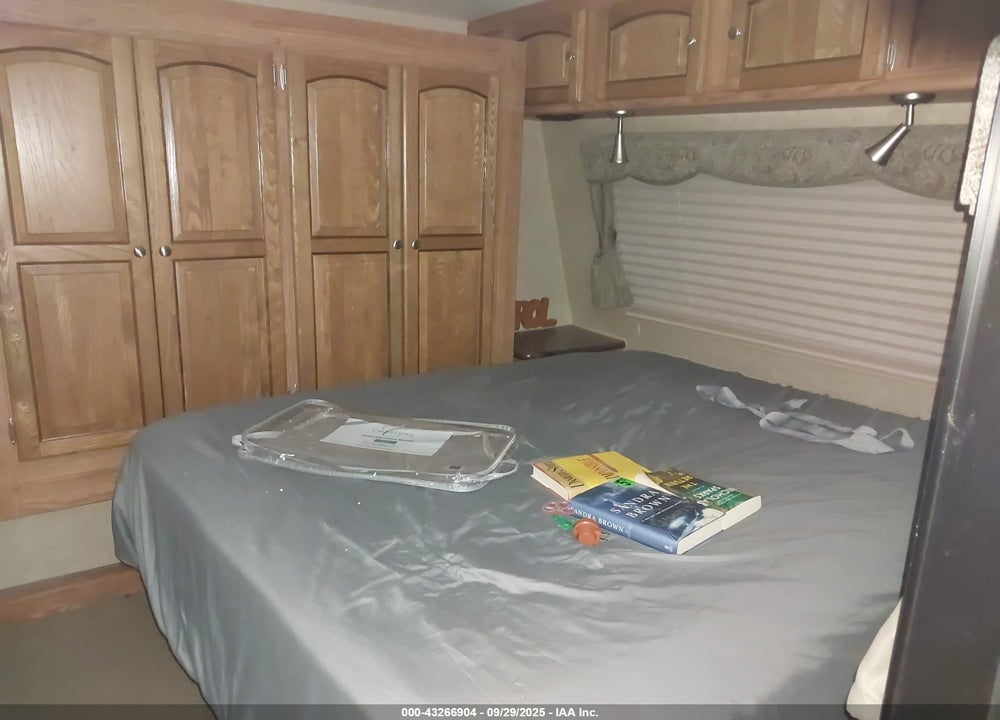 2015 ROCKWOOD ULTRA LITE 2604WS TRAVEL TRAILER VIN: 4X4TRLB27FZ133100