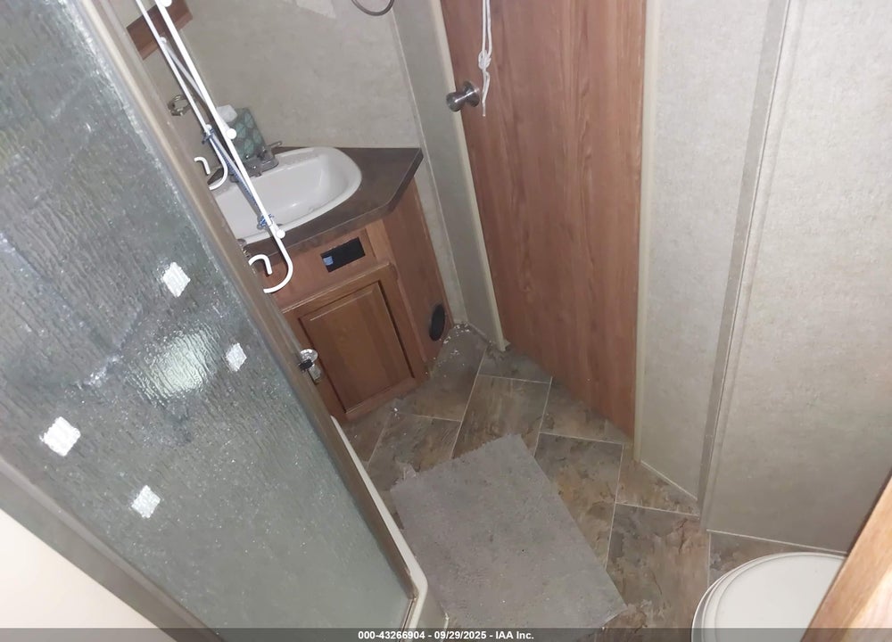 2015 ROCKWOOD ULTRA LITE 2604WS TRAVEL TRAILER VIN: 4X4TRLB27FZ133100