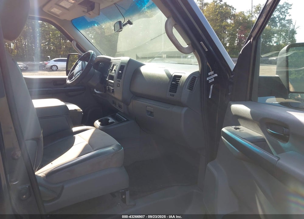 2013 NISSAN NV PASSENGER NV3500 HD VIN: 5BZBF0AA2DN202720