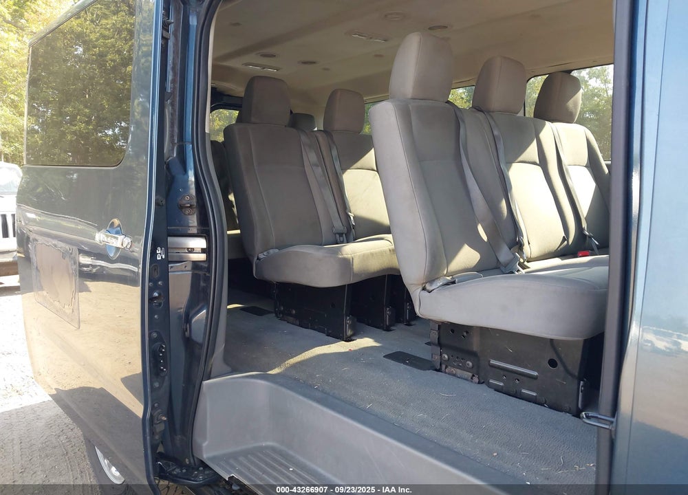 2013 NISSAN NV PASSENGER NV3500 HD VIN: 5BZBF0AA2DN202720