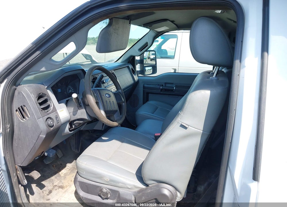 2015 FORD F-350 CHASSIS XL VIN: 1FDRF3H66FEB15631