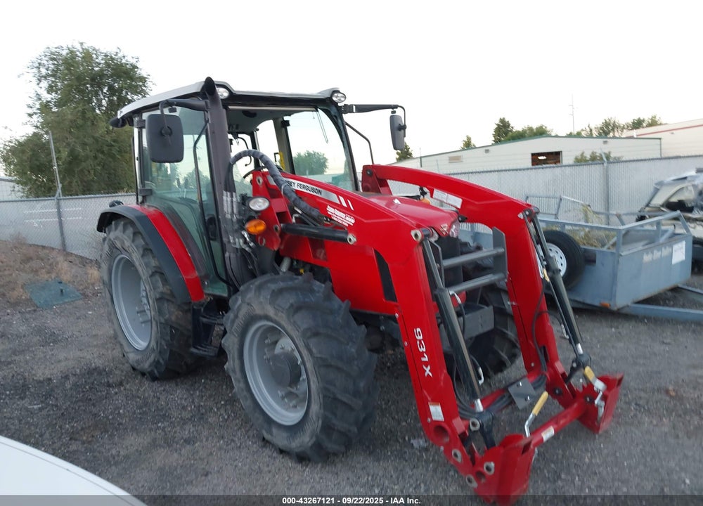 2018 MASSEY FERGUSON 4707 TRACTOR AND LOA VIN: AG3M931X0JT127021