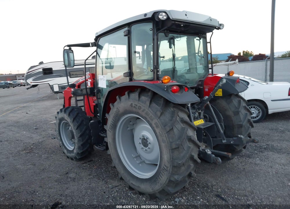 2018 MASSEY FERGUSON 4707 TRACTOR AND LOA VIN: AG3M931X0JT127021