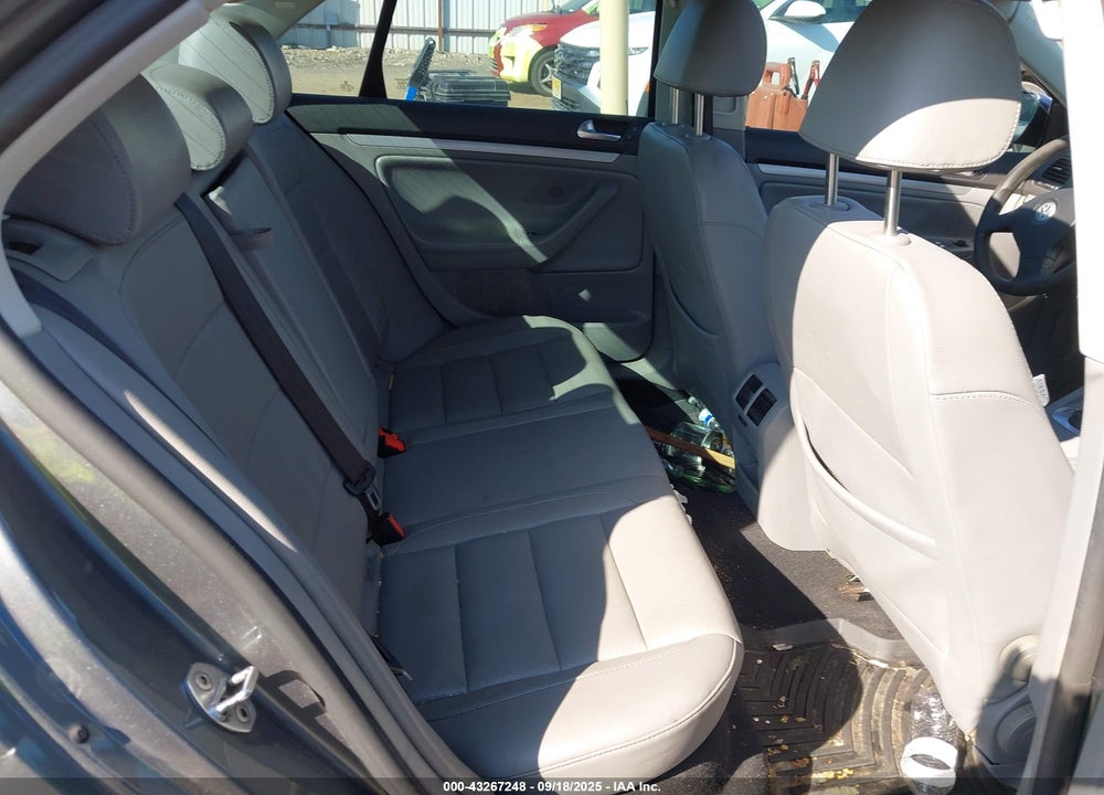 2007 VOLKSWAGEN JETTA VIN: 3VWEF71K27M054823