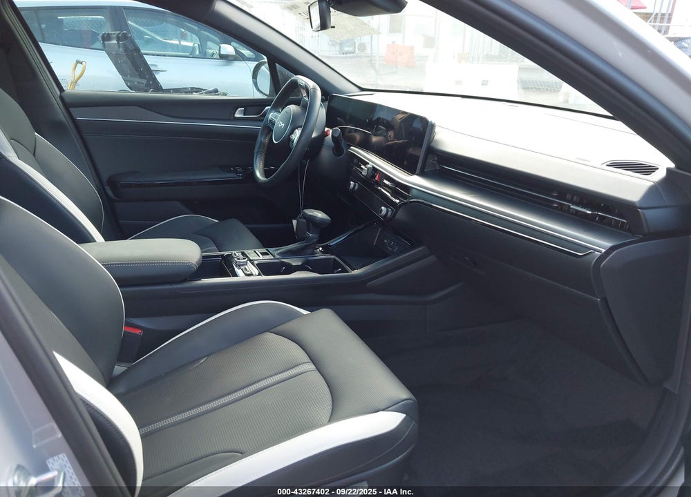2025 KIA K5 VIN: KNAG64J72S5320861
