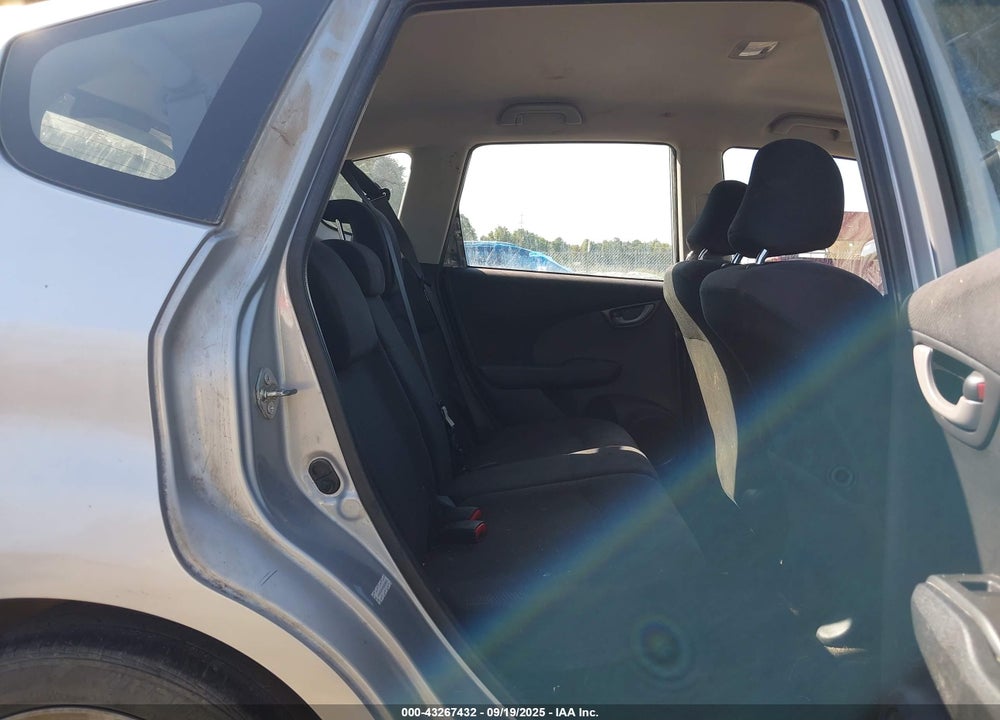 2011 HONDA FIT SPORT VIN: JHMGE8H50BS009222