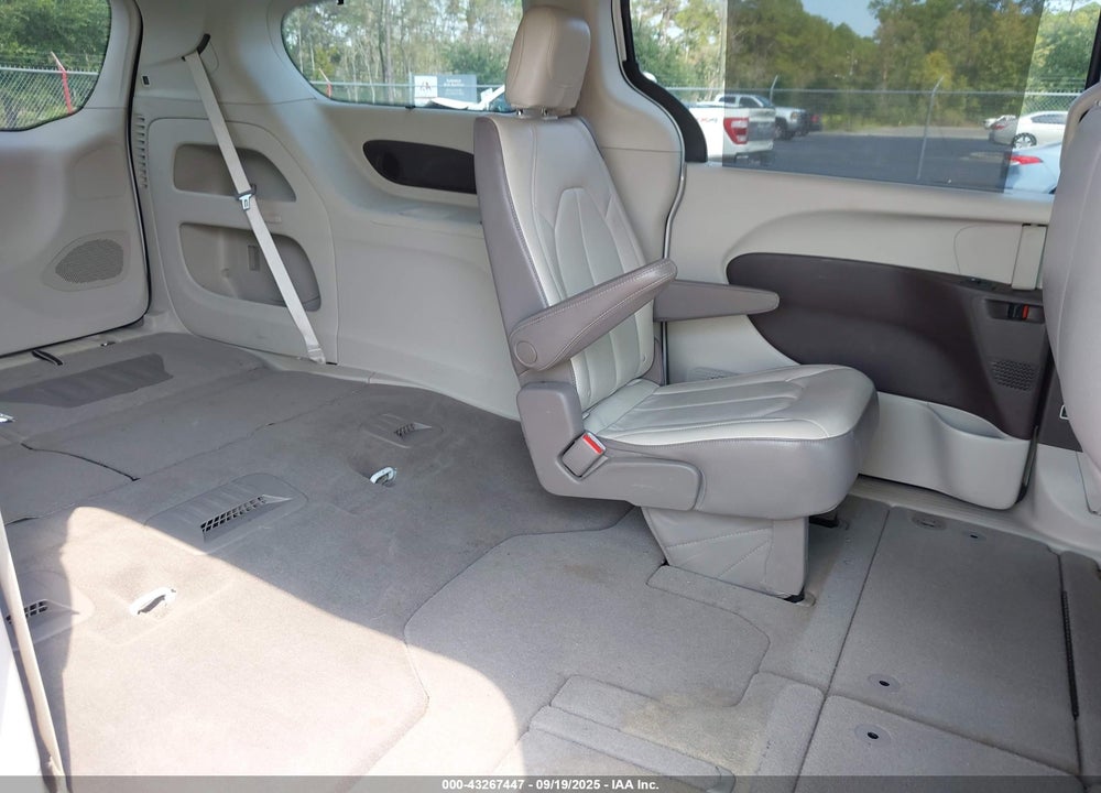 2018 CHRYSLER PACIFICA TOURING L VIN: 2C4RC1BG5JR103372