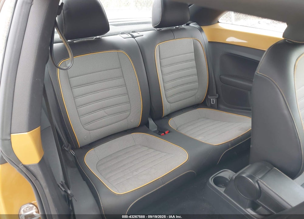2016 VOLKSWAGEN BEETLE VIN: 3VWS17AT2GM628301