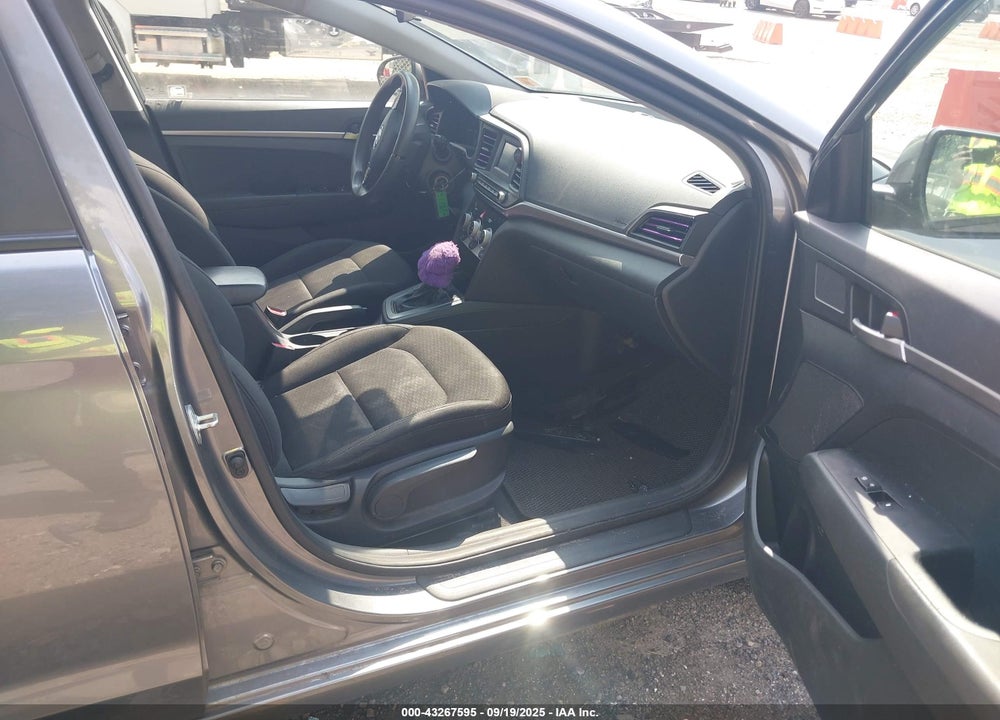 2019 HYUNDAI ELANTRA VIN: 5NPD74LFXKH426711