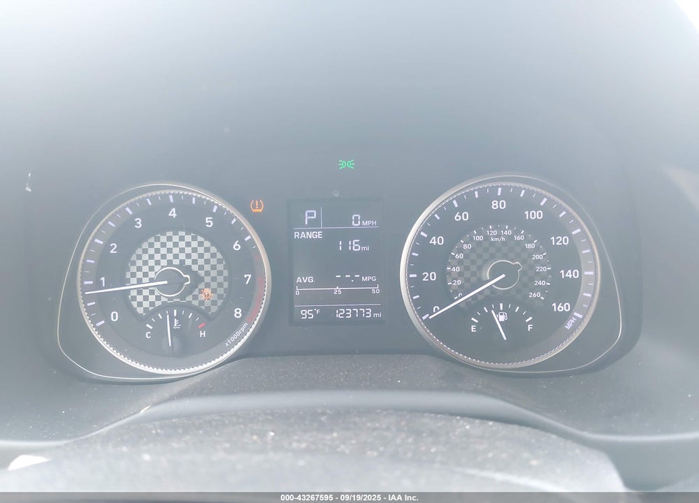2019 HYUNDAI ELANTRA VIN: 5NPD74LFXKH426711
