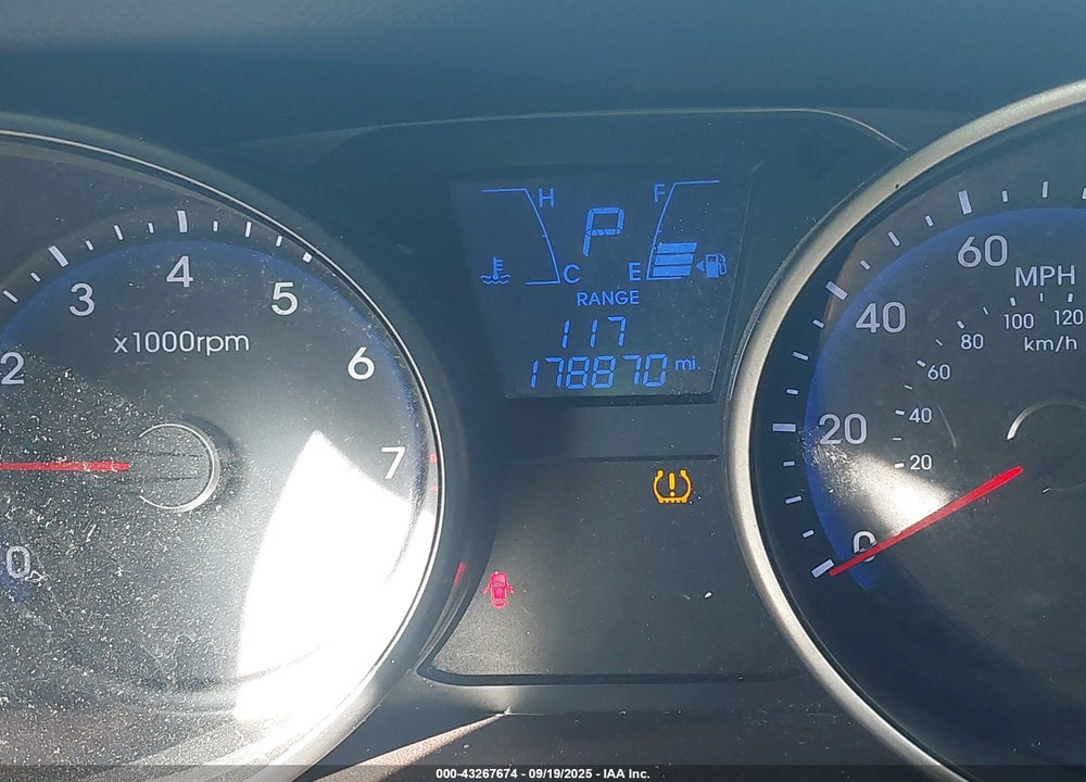 2011 HYUNDAI TUCSON VIN: KM8JU3AC6BU285152