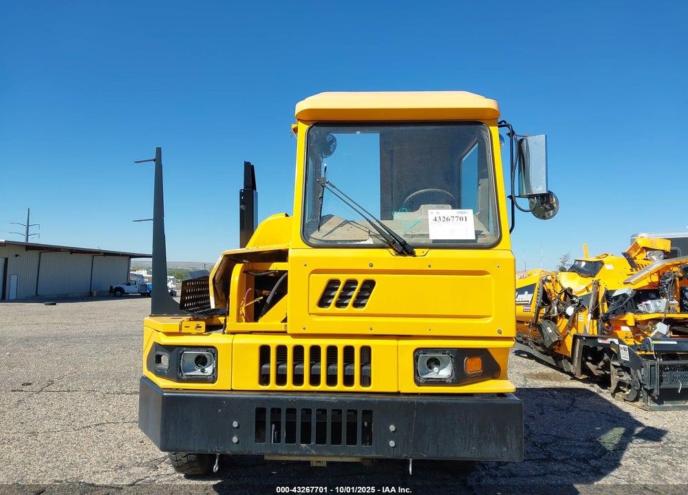 2016 OTTAWA T2 4X2 YARD SPOTTER VIN: EINJ817EE16340667