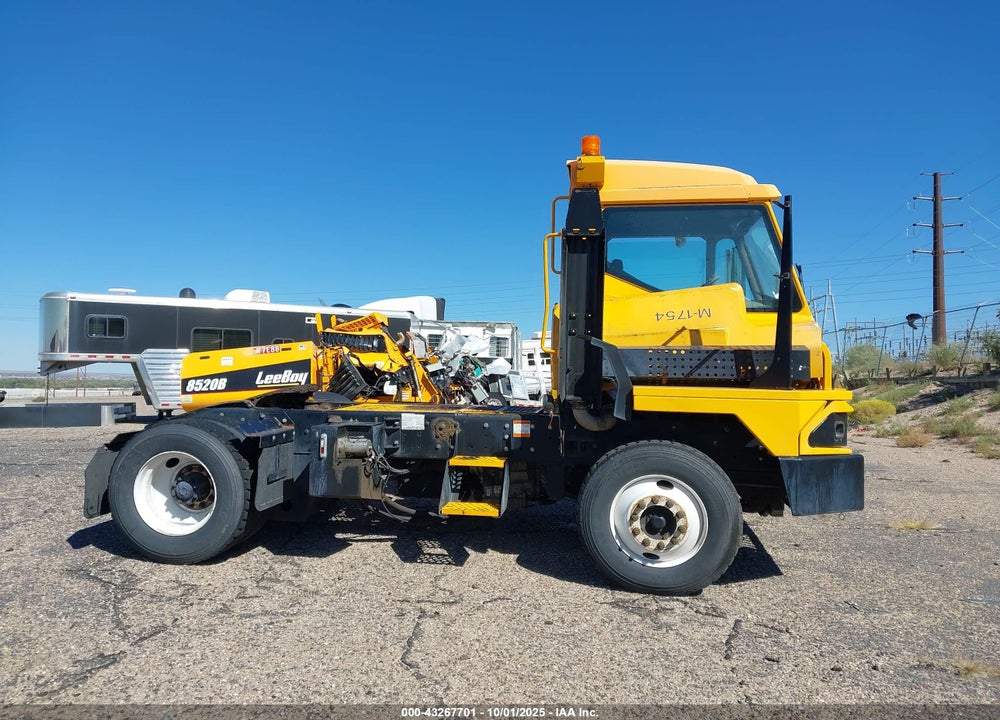 2016 OTTAWA T2 4X2 YARD SPOTTER VIN: EINJ817EE16340667