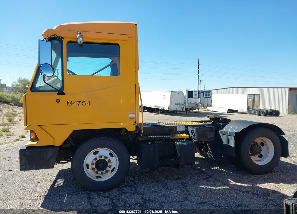 2016 OTTAWA T2 4X2 YARD SPOTTER VIN: EINJ817EE16340667
