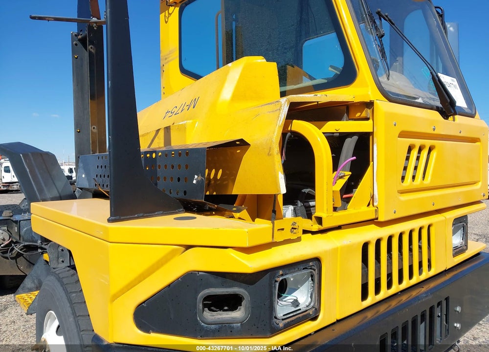 2016 OTTAWA T2 4X2 YARD SPOTTER VIN: EINJ817EE16340667