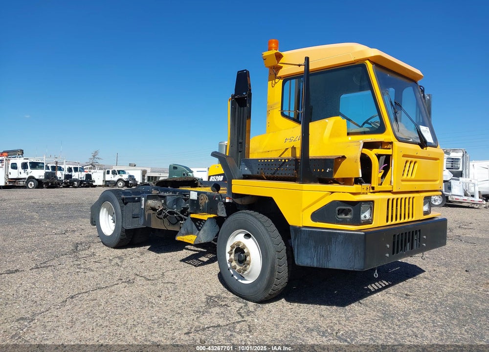 2016 OTTAWA T2 4X2 YARD SPOTTER VIN: EINJ817EE16340667
