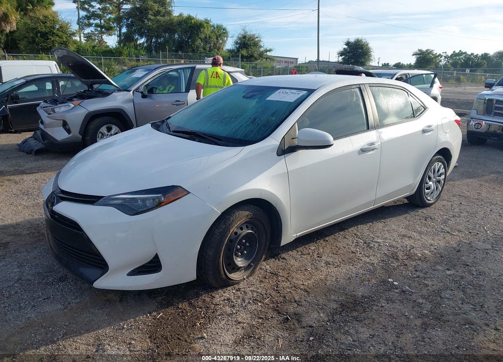 2018 TOYOTA COROLLA LE VIN: 5YFBURHE1JP845013