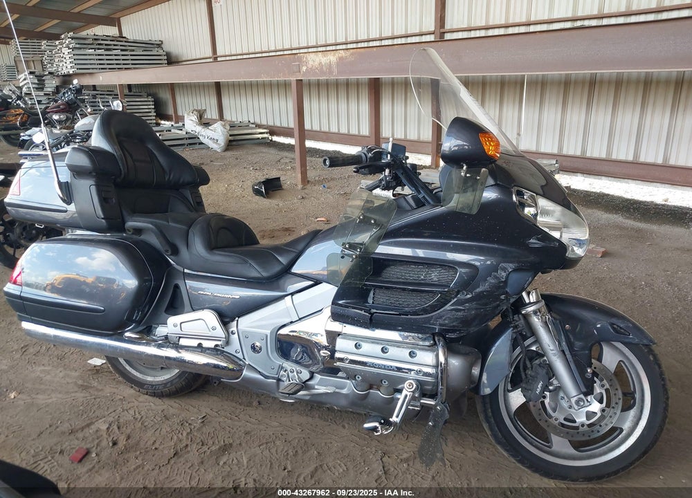 2005 HONDA GL1800 VIN: 1HFSC47095A400997
