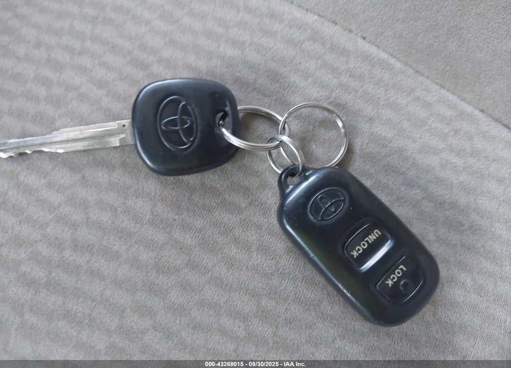 2007 TOYOTA COROLLA LE VIN: 2T1BR32E37C786661