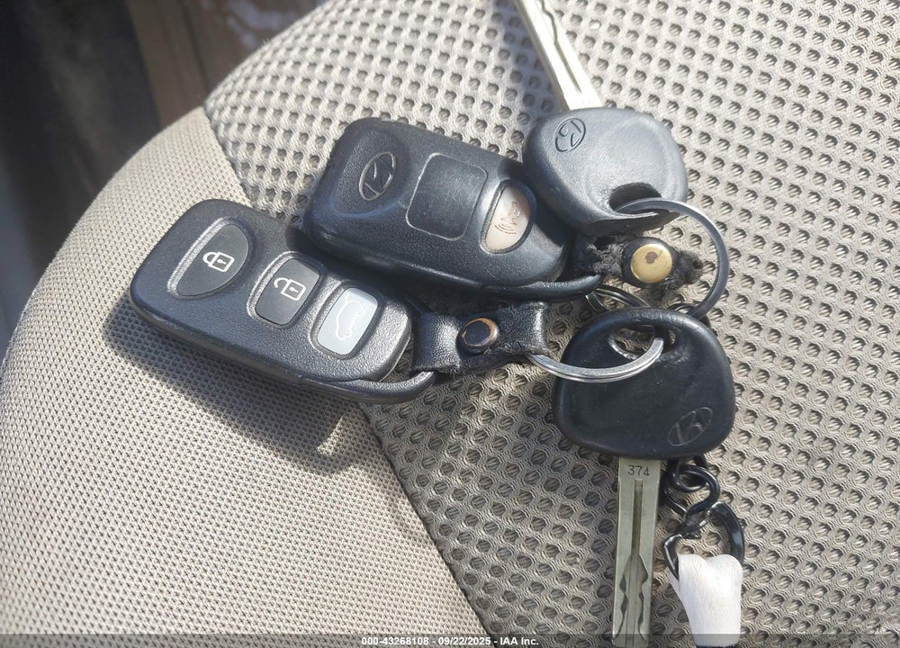 2010 HYUNDAI ELANTRA VIN: KMHDC8AE9AU084178