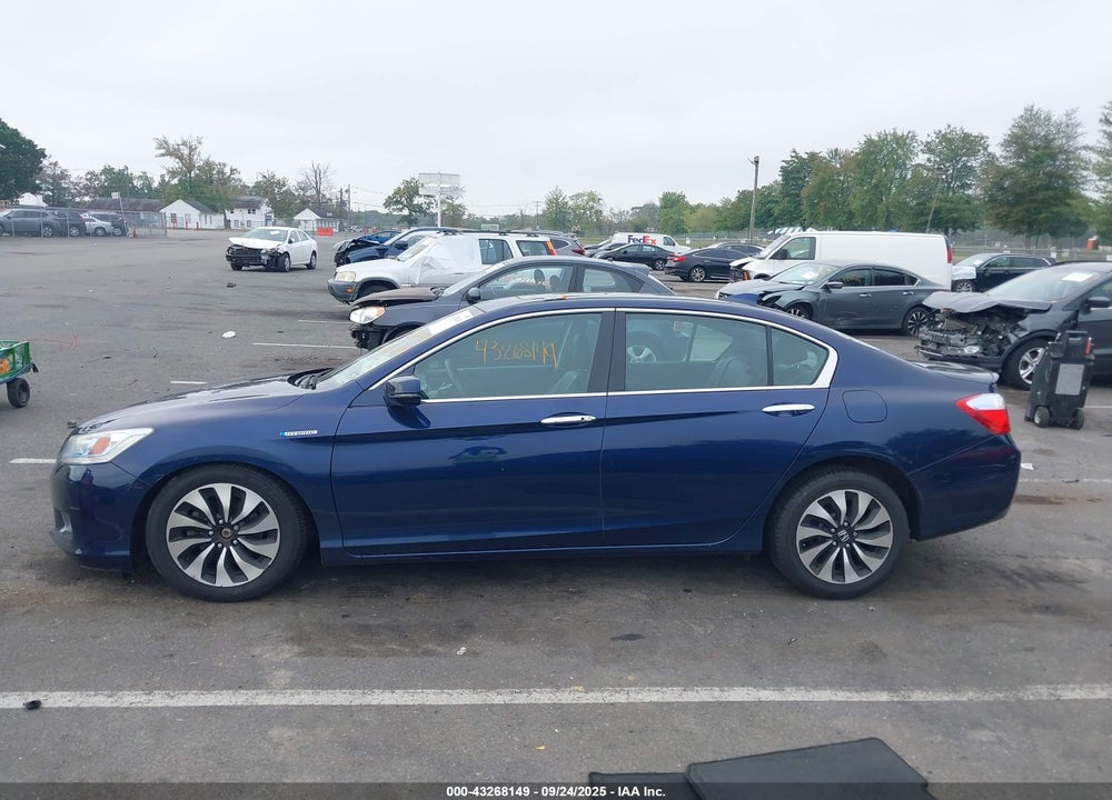 2015 HONDA ACCORD VIN: 1HGCR6F75FA014927