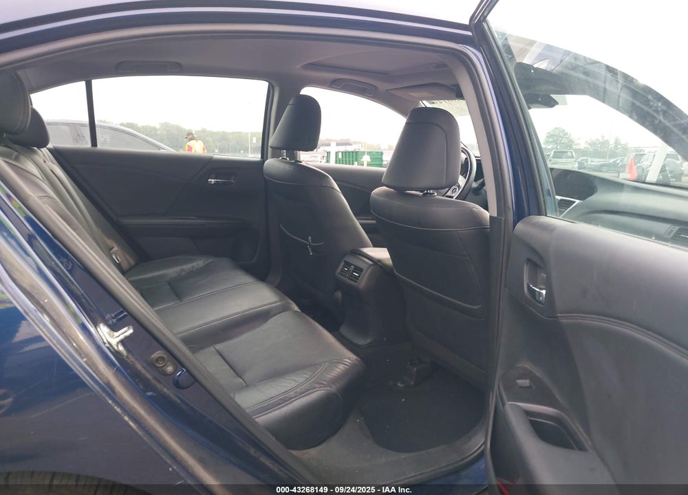 2015 HONDA ACCORD VIN: 1HGCR6F75FA014927