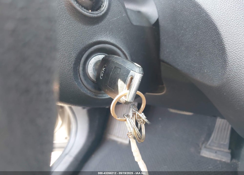 2017 KIA SORENTO 3.3L LX VIN: 5XYPGDA54HG196008