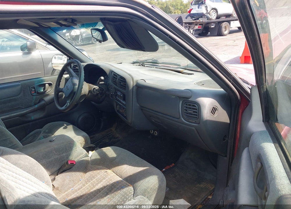 2000 CHEVROLET S-10 LS VIN: 1GCCS1950Y8305927